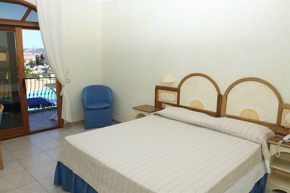 Club Esse Posada Palau Buitenkant foto